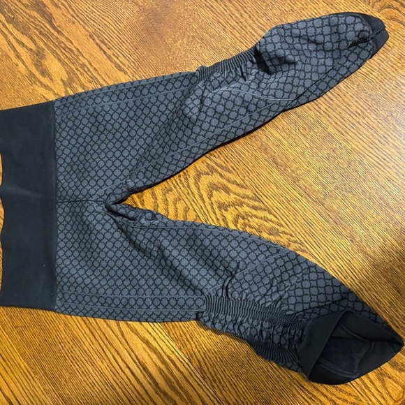 Lululemon ✨🍋Black Leggings - Picture 6 of 6